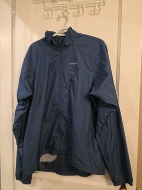 Patagonia Men's Navy Blue Lightweight Windbreaker Jacket